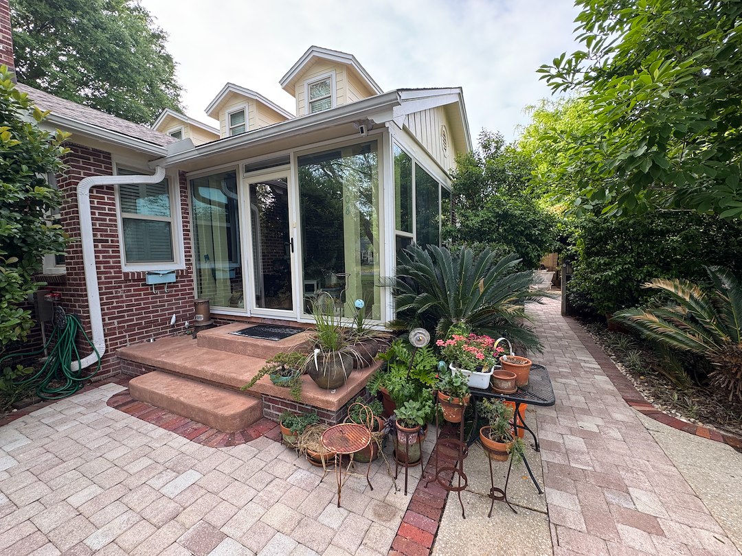 House Wash and Pool Deck Cleaning in Pensacola, Florida's East Hill Neighborhood