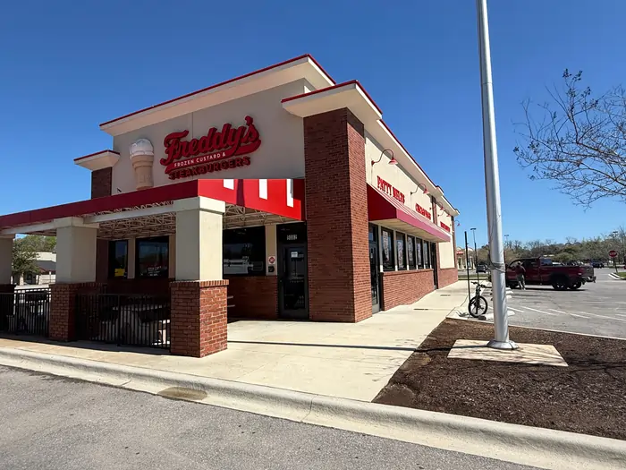 freddys-steakburgers-pensacola-complete-wash