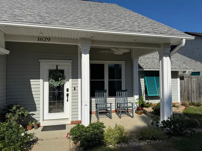 house-washing-polynesian-isles-porch