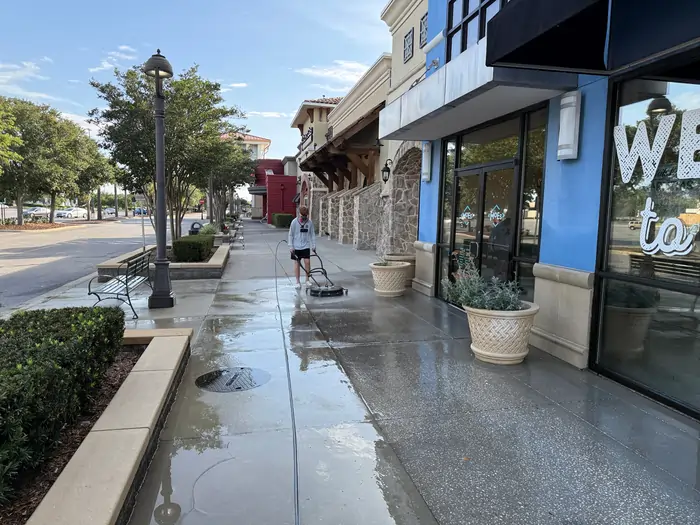 moes-pensacola-sidewalk-cleaning
